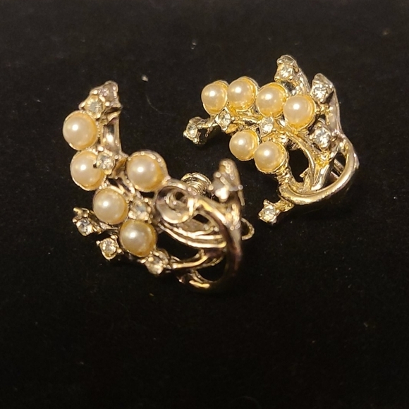 Pearl vintage Earrings screw on - Picture 1 of 4